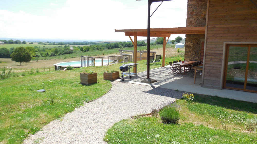 Terrasse et extérieur du gîte